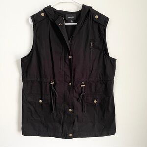 Zenana Outfitters Black Sleeveless Vest Casual Sporty Design